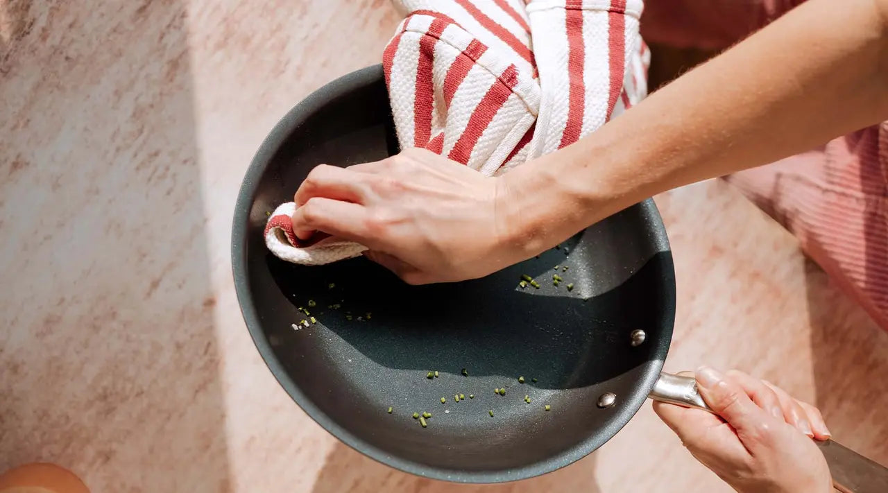 How to Clean a Burnt Non Stick Pan